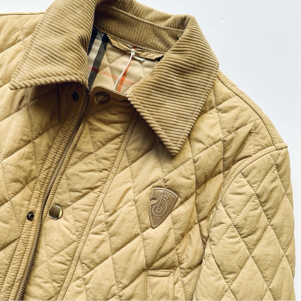 NEW Burberry Women’s Quilted Nylon Barn Jacket in Flax Sand Designer Size XS - Picture 7 of 14